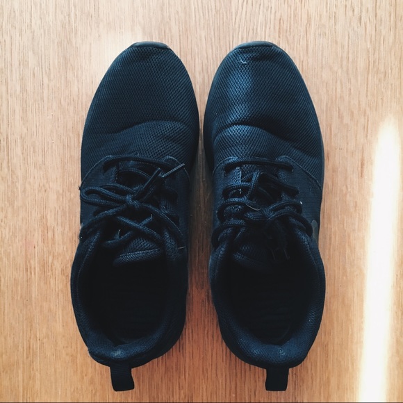NIKE ROSHE ONE - Picture 2 of 4